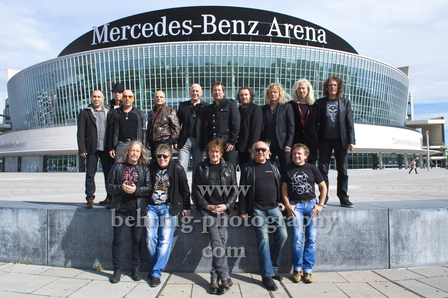 Puhdys (Vorne), City (Links), Karat (Rechts), "ROCK LEGENDEN", (Die Tour beginnt am 18.03.2016 in Schwerin) Photocall vor der Mercedes-Benz-Arena, am 16.09.2015 in Berlin, Germany