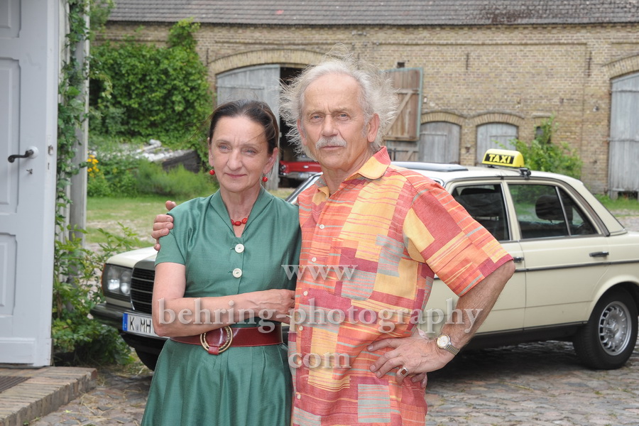 Krauses Braut, Fototermin am Filmset "Gasthof Krause" in Groeben, mit Angelika Boettiger (Meta), Tilo Prueckner (Rudi), Groeben, 20.07.2011