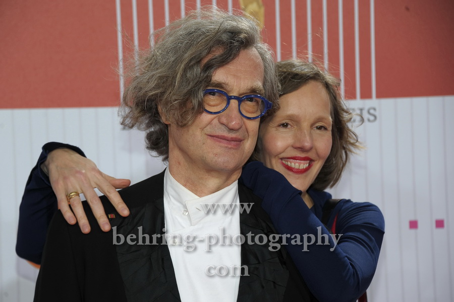 Wim Wenders und Frau Donata, LOLA, Deutscher Filmpreis 2011, Preisverleihung im Berliner Friedrichstadtpalast, Roter Teppich, Berlin