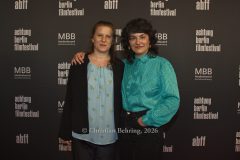Regisseurin Borbála Nagy und Hauptdarstellerin Vera Sipos (v.l.), "MAMBO MATERNICA",  Photo Call zur Premiere und Festival-Eröffnung, achtung berlin filmfestival, Colosseum, Berlin, 15.04.2026