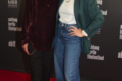 Merve Aksoy, Nina Kronjäger, "MAMBO MATERNICA",  Photo Call zur Premiere und Festival-Eröffnung, achtung berlin filmfestival, Colosseum, Berlin, 15.04.2026
