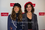 Marie Rathscheck, Maeva Marie Mathilde Roth,  "ALICE" (Ausstrahlung: 30.11.2022 ab 20.15 Uhr), Fototermin zur Preview des Zweiteilers über Alice Schwarzer, Delphi Filmpalast, Berlin, 16.11.2022