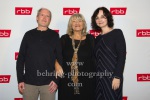 Autor Daniel Nocke, Alice Schwarzer, Regisseurin Nicole Weegmann, "ALICE" (Ausstrahlung: 30.11.2022 ab 20.15 Uhr), Fototermin zur Preview des Zweiteilers über Alice Schwarzer, Delphi Filmpalast, Berlin, 16.11.2022