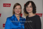 Nina Gummich und Regisseurin Nicole Weegmann, "ALICE" (Ausstrahlung: 30.11.2022 ab 20.15 Uhr), Fototermin zur Preview des Zweiteilers über Alice Schwarzer, Delphi Filmpalast, Berlin, 16.11.2022