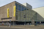 Deutsche Oper Berlin, Der Tod des Demonstranten, Relief von Alfred Hrdlicka am Eingang zum U-Bahnhof Deutsche Oper, "STADTANSICHTEN", Bismarckstraße 35, Berlin, 16.04.2020