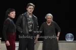 Corinna Harfouch, Kathleen Morgeneyer,Enno Trebs, "BIRTHDAY CANDLES", Fotoprobe am 27.04.2022, Deutsches Theater, Premiere am 29.04.2022