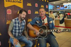 "The BossHoss - Das kleinste Konzert ihrer Bandgeschichte", Live Performance von Alec und Sascha im Burger King in der Landsberger Allee 119, Berlin, 18.06.2026