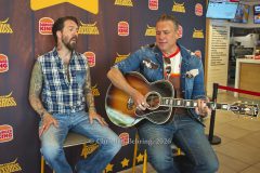 "The BossHoss - Das kleinste Konzert ihrer Bandgeschichte", Live Performance von Alec und Sascha im Burger King in der Landsberger Allee 119, Berlin, 18.06.2026