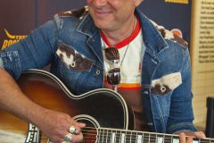 "The BossHoss - Das kleinste Konzert ihrer Bandgeschichte", Live Performance von Alec und Sascha im Burger King in der Landsberger Allee 119, Berlin, 18.06.2026
