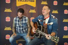 "The BossHoss - Das kleinste Konzert ihrer Bandgeschichte", Live Performance von Alec und Sascha im Burger King in der Landsberger Allee 119, Berlin, 18.06.2026