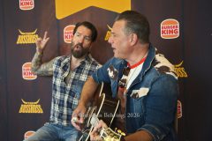 "The BossHoss - Das kleinste Konzert ihrer Bandgeschichte", Live Performance von Alec und Sascha im Burger King in der Landsberger Allee 119, Berlin, 18.06.2026