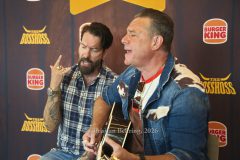 "The BossHoss - Das kleinste Konzert ihrer Bandgeschichte", Live Performance von Alec und Sascha im Burger King in der Landsberger Allee 119, Berlin, 18.06.2026