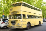 Unterwegs im historischen Bus mit dem Ensemble von  CABARET – das Berlin-Musical , in Kostüm und Maske,, "CABARET - Auf den Spuren von Christpher Isherwood", historische Stadtrundfahrt, Berlin, 26.07.2023