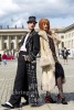 aktuelle Besetzung von CABARET – das Berlin-Musical , in Kostüm und Maske: Sally Bowles (Paulina Plucinski), der Conférencier (Florian Stanek), "CABARET - Auf den Spuren von Christpher Isherwood", am August Bebel Platz, historische Stadtrundfahrt, Berlin, 26.07.2023