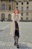 aktuelle Besetzung von CABARET – das Berlin-Musical , in Kostüm und Maske:  Sally Bowles (Paulina Plucinski), "CABARET - Auf den Spuren von Christpher Isherwood", am August Bebel Platz, historische Stadtrundfahrt, Berlin, 26.07.2023