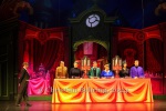 Boris Aljinovic (Wodsworth), Johanna Asch (Yvette), Lilian Griebeit (statt Chiara Schoras als Madame Roth), Mackie Heilmann (Mrs. Peacock), Katharina Blaschke (Frau Weiß), Jörg Seyer (Oberst von Gotow), Max von Pufendorf (Professor Bloom), Mathias Britschgi (Mr. Green), Adisat Semenitsch (verschiedene), "CLUEDO - Das Mörderspiel", Fotoprobe am 14.03.2024 in der Komödie am Kurfürstendamm Potsdamer Platz, Berlin, Premiere: 17.03.2024