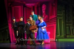 Boris Aljinovic (Wodsworth), Johanna Asch (Yvette), Lilian Griebeit (statt Chiara Schoras als Madame Roth), Mackie Heilmann (Mrs. Peacock), Katharina Blaschke (Frau Weiß), Jörg Seyer (Oberst von Gotow), Max von Pufendorf (Professor Bloom), Mathias Britschgi (Mr. Green), Adisat Semenitsch (verschiedene), "CLUEDO - Das Mörderspiel", Fotoprobe am 14.03.2024 in der Komödie am Kurfürstendamm Potsdamer Platz, Berlin, Premiere: 17.03.2024