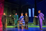 Boris Aljinovic (Wodsworth), Johanna Asch (Yvette), Lilian Griebeit (statt Chiara Schoras als Madame Roth), Mackie Heilmann (Mrs. Peacock), Katharina Blaschke (Frau Weiß), Jörg Seyer (Oberst von Gotow), Max von Pufendorf (Professor Bloom), Mathias Britschgi (Mr. Green), Adisat Semenitsch (verschiedene), "CLUEDO - Das Mörderspiel", Fotoprobe am 14.03.2024 in der Komödie am Kurfürstendamm Potsdamer Platz, Berlin, Premiere: 17.03.2024
