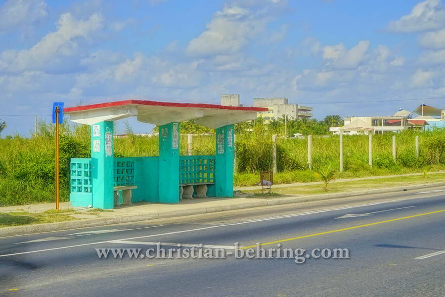 Bushaltestelle auf der Avenida 3RA in Miramar, Havanna, Cuba, 30.01.2015 [(c) Christian Behring, www.christian-behring.com]