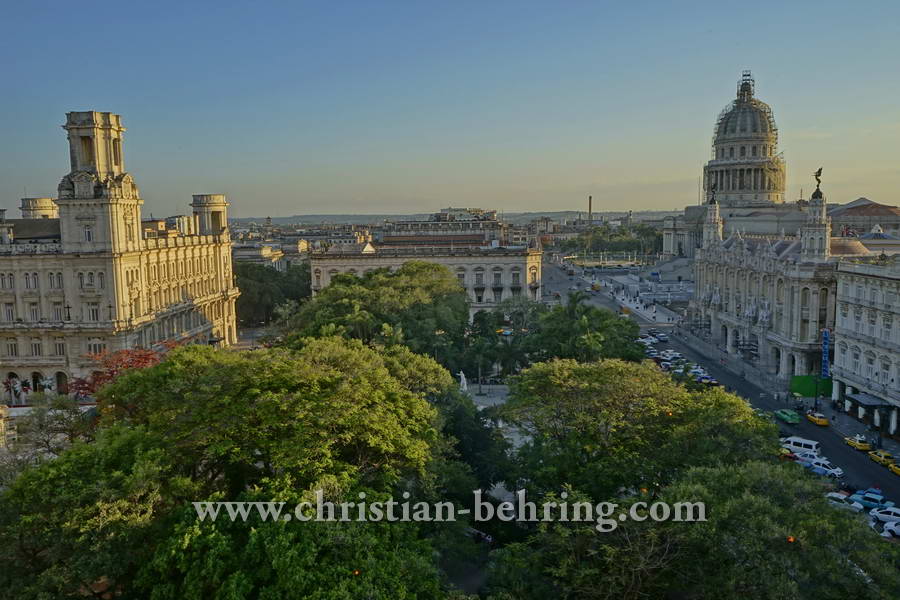 Blick von der Dachterrasse des Hotel Parque Central zum Capitol und Museo Nacional de Bellas Artes, La habana vieja, Havanna, Cuba, 31.01.2015 [(c) Christian Behring, www.christian-behring.com]