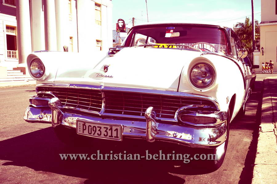 Ford Fairlane am Parque Marti, Cienfuegos, Cuba, 22.01.2015 [(c) Christian Behring, www.christian-behring.com]
