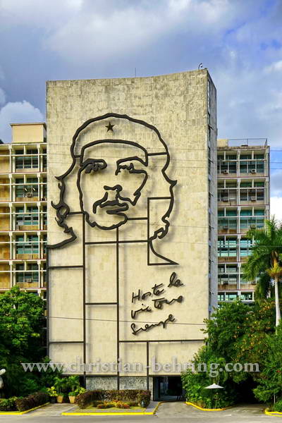 Innenministerium, mit einem Bildnis von Che Guevara und dem Spruch "Hasta la Victoria Siempre" (immer bis zum Sieg) , Plaza de la Revolucion, Havanna, Cuba, 26.01.2015 [(c) Christian Behring, www.christian-behring.com]