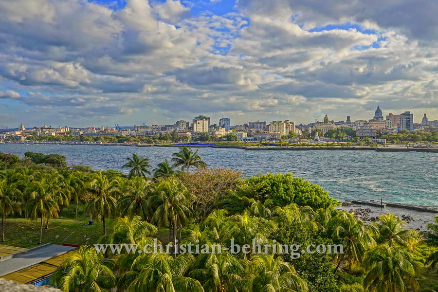 Blick ueber die Hafenbucht von Havanna auf die Altstadt La Habana Vieja, Havanna, Cuba, 27.01.2015 [(c) Christian Behring, www.christian-behring.com]