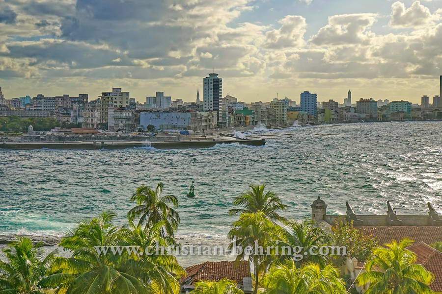 Blick ueber die Hafenbucht von Havanna Richtung Malecon mit dem Hotel Nacional, Havanna, Cuba, 27.01.2015 [(c) Christian Behring, www.christian-behring.com]