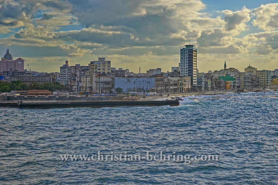 Blick ueber die Hafenbucht von Havanna Richtung Malecon mit dem Hotel Nacional, Havanna, Cuba, 27.01.2015 [(c) Christian Behring, www.christian-behring.com]