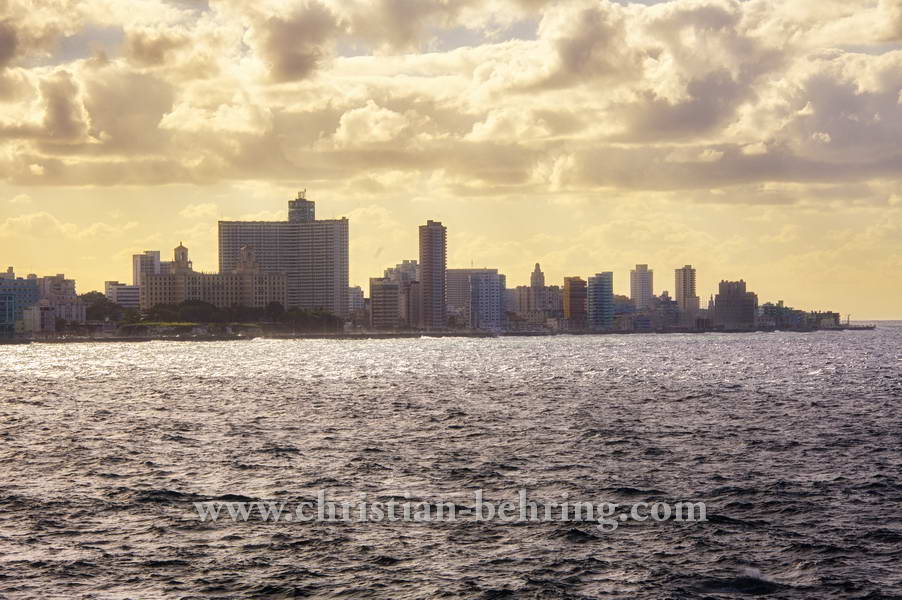 Blick ueber die Hafenbucht von Havanna Richtung Malecon mit dem Hotel Nacional, Havanna, Cuba, 27.01.2015 [(c) Christian Behring, www.christian-behring.com]