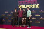 Shawn Levy (Regisseur) , die Darsteller Ryan Reynolds, Hugh Jackman, Emma Corrin, "DEADPOOL & WOLVERINE" (Kinostart: 24.07.2024), Rot-Gelber Teppich beim Fan-Event auf dem Uber Platz in Berlin, 07.07.2024