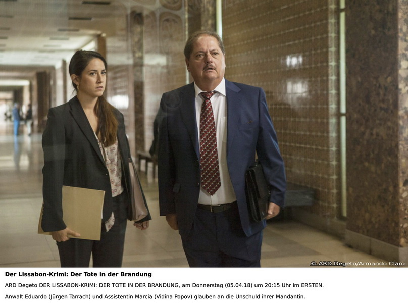 12_Lissabon_Krimi_D_Tote_i_d_Brandung