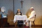Walter Kreye (Papst Benedikt XVI), Imogen Kogge (Schwester Brigitta),  "Die Zwei Päpste", Fotoprobe am 28.03.2022 im Renaissance Theater, Premiere am 02.04.2022