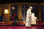 Walter Kreye (Papst Benedikt XVI), Walter Sittler (Kardinal Jorge Mario Bergoglio), "Die Zwei Päpste", Fotoprobe am 28.03.2022 im Renaissance Theater, Premiere am 02.04.2022