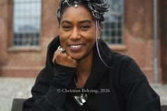 "Dominique Fils-Aime", Photocall, "Siebenklang-Festival im Ofenhaus Am Gaswerk, Bernau bei Berlin, 27.03.2026