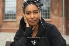 "Dominique Fils-Aime", Photocall, "Siebenklang-Festival im Ofenhaus Am Gaswerk, Bernau bei Berlin, 27.03.2026