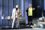 Aljoscha Stadelmann (Bernhard), Harald Schrott (Der Mann), "EINSZWEIUNDZWANZIG VOR DEM ENDE" (Deutschsprachige Erstaufführung), Fotoprobe am 02.06.2023 im Renaissance-Theater, Berlin, Premiere: 04.06.2023