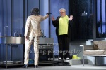 Aljoscha Stadelmann (Bernhard), Harald Schrott (Der Mann), "EINSZWEIUNDZWANZIG VOR DEM ENDE" (Deutschsprachige Erstaufführung), Fotoprobe am 02.06.2023 im Renaissance-Theater, Berlin, Premiere: 04.06.2023
