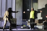 Aljoscha Stadelmann (Bernhard), Harald Schrott (Der Mann), "EINSZWEIUNDZWANZIG VOR DEM ENDE" (Deutschsprachige Erstaufführung), Fotoprobe am 02.06.2023 im Renaissance-Theater, Berlin, Premiere: 04.06.2023