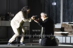 Aljoscha Stadelmann (Bernhard), Harald Schrott (Der Mann), "EINSZWEIUNDZWANZIG VOR DEM ENDE" (Deutschsprachige Erstaufführung), Fotoprobe am 02.06.2023 im Renaissance-Theater, Berlin, Premiere: 04.06.2023
