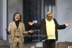 Aljoscha Stadelmann (Bernhard), Harald Schrott (Der Mann), "EINSZWEIUNDZWANZIG VOR DEM ENDE" (Deutschsprachige Erstaufführung), Fotoprobe am 02.06.2023 im Renaissance-Theater, Berlin, Premiere: 04.06.2023