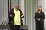 Aljoscha Stadelmann (Bernhard), Julia Jäger (Clara), "EINSZWEIUNDZWANZIG VOR DEM ENDE" (Deutschsprachige Erstaufführung), Fotoprobe am 02.06.2023 im Renaissance-Theater, Berlin, Premiere: 04.06.2023