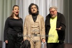 Aljoscha Stadelmann (Bernhard), Harald Schrott (Der Mann), Julia Jäger (Clara), "EINSZWEIUNDZWANZIG VOR DEM ENDE" (Deutschsprachige Erstaufführung), Fotoprobe am 02.06.2023 im Renaissance-Theater, Berlin, Premiere: 04.06.2023