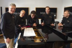 Massimo Guidetti (Pianist), Pierluigi Ruggiero (Cellist und Künstlerischer Leiter), Sebestyen Sztathatosz (Geiger), Zoltan Banfalvi (Geiger), Peter Barsony (Bratschist), "Ensemble SineQuaNon Berlin", Probe zum Konzert am 15.06.2025 im Konzerthaus Am Gendarmenmarkt, Music Academy, Berlin, 13.06.2025