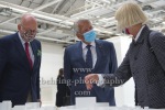 Christoph Stoelzl (Gründungsdirektor Stiftung Exilmuseum Berlin), Joachim Gauck (Bundespräsident a. D. und Schirmherr), Jorunn Ragnarsdottir (Fachpreisrichterin) vor dem Gewinnermodell vom Buero Dorte Mandrup aus Kopenhagen,  "Pressekonferenz der Stiftung Exilmuseum", Pressekonferenz und Photocall, Station Berlin, Berlin, 14.08.2020,