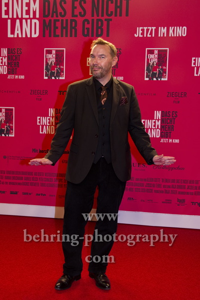 Thomas Arnold, "IN EINEM LAND DAS ES NICHT MEHR GIBT", Photocall am Roten Teppich zur Berlin-Premiere in einem Kino, das es nicht mehr gibt, dem Colosseum, Berlin, 05.10.2022