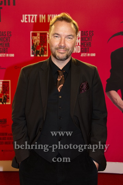 Thomas Arnold, "IN EINEM LAND DAS ES NICHT MEHR GIBT", Photocall am Roten Teppich zur Berlin-Premiere in einem Kino, das es nicht mehr gibt, dem Colosseum, Berlin, 05.10.2022