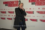 Leander Haussmann in Kundschafterpose, "KUNDSCHAFTER DES FRIEDENS 2", Photocall am Roten Teppich zur Publikumspremiere, Colosseum, Berlin, 15.01.2025