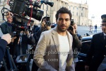 Elyas M'Barek ist der Schauspielstar Marvin Bosch, Peri Baumeister seine Managerin, die gerade im Hotel de Rome aus dem Auto steigen, , "LDS - Liebesdings 3000", Berlin, 02.03.2021