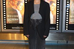 Hauptdarstellerin Özlem Saglanmak, "NACHBEBEN" (Kinostart: 07.05.2026),  Photo Call zur Berlin-Premiere, Kino in der Kulturbrauerei, Berlin, 22.04.2026
